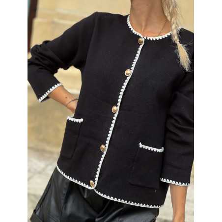 gilet contraste noir bordure blanche boutons doré totem mode tendance mocassins look grecy mango zara automne