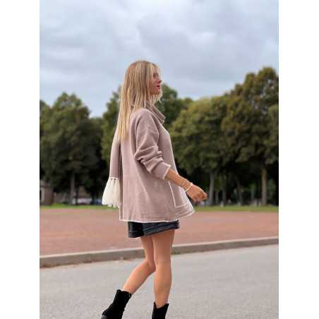 veste contraste taupe beige blanc avec écharpe franges inspiration totem automne hiver 2023 grecy mode tendance zara mango