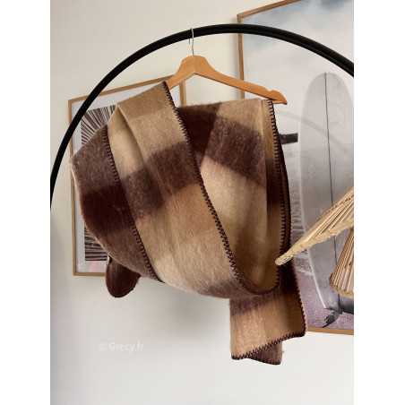 grosse écharpe laine marron chocolat carreaux plaid mode tendance 2023 automne hiver grecy sezane storets zara