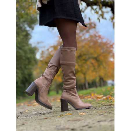 bottes taupe marron hautes talons automne hiver 2023 mode outfit sézane zara mango