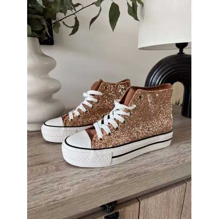 baskets converse paillettes strass doré gold or lacets plateforme noël fêtes automne hiver 2023 mode outfit sézane zara mango