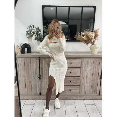 longue robe pull blanche beige écru fendue ouverte poitrine décolleté outfit look grecy mode tendance automne hiver 2023