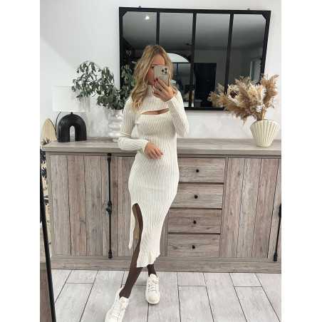 longue robe pull blanche beige écru fendue ouverte poitrine décolleté outfit look grecy mode tendance automne hiver 2023