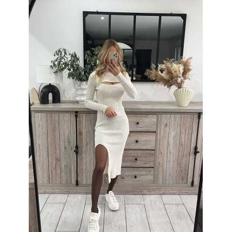 longue robe pull blanche beige écru fendue ouverte poitrine décolleté outfit look grecy mode tendance automne hiver 2023