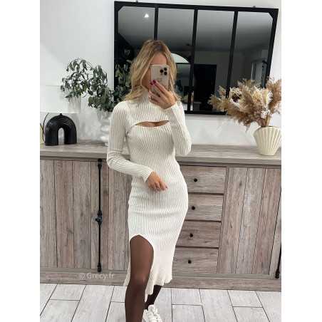 longue robe pull blanche beige écru fendue ouverte poitrine décolleté outfit look grecy mode tendance automne hiver 2023