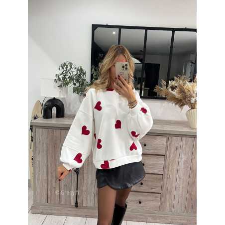 sweat oversize blanc coeurs rouge confort cosy grecy mode tendance automne hiver 2023 outfit ootd blogueuse