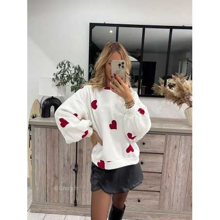 sweat oversize blanc coeurs rouge confort cosy grecy mode tendance automne hiver 2023 outfit ootd blogueuse