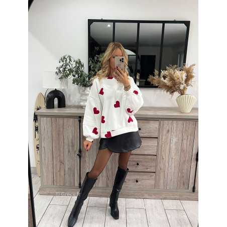 sweat oversize blanc coeurs rouge confort cosy grecy mode tendance automne hiver 2023 outfit ootd blogueuse