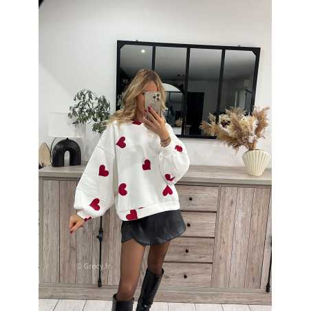 sweat oversize blanc coeurs rouge confort cosy grecy mode tendance automne hiver 2023 outfit ootd blogueuse