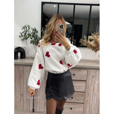 sweat oversize blanc coeurs rouge confort cosy grecy mode tendance automne hiver 2023 outfit ootd blogueuse