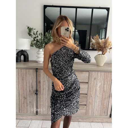 robe courte noire une manche asymétrique grise argent pailleté strass noël nouvel an mode tendance grecy outfit blogueuse