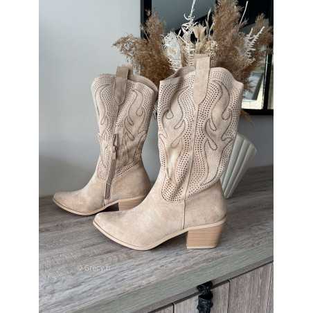 bottes Santiags femme beige clair Santiag mode tendance grecy printemps été 2024 outfit look ootd