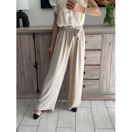 Pantalon fluide beige mode grecy tendance printemps été 2024 mariage baptème ootd fluide cérémonie chic