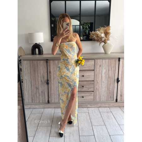 Robe de plage jaune sale