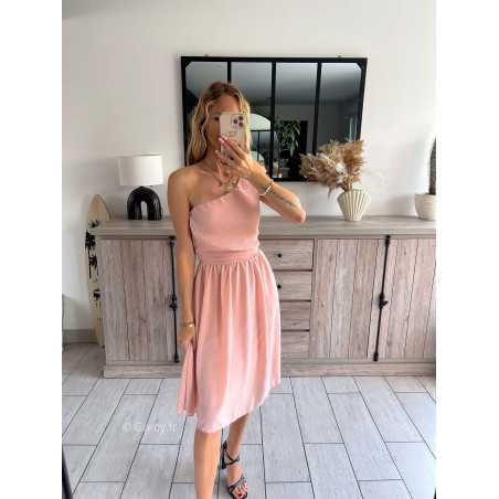 robe cérémonie rose clair une bretelle asymétrique plissé grecy mode ootd outfit look printemps été 2024