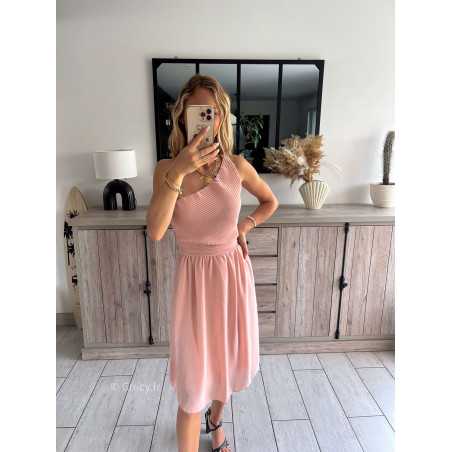 robe cérémonie rose clair une bretelle asymétrique plissé grecy mode ootd outfit look printemps été 2024