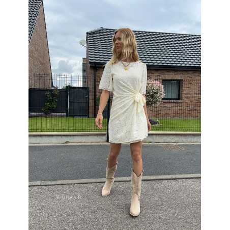 robe courte dentelles nouée chic cérémonie blanc été Summer 2024 mode tendance grecy look