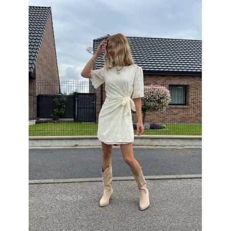 robe courte dentelles nouée chic cérémonie blanc été Summer 2024 mode tendance grecy look