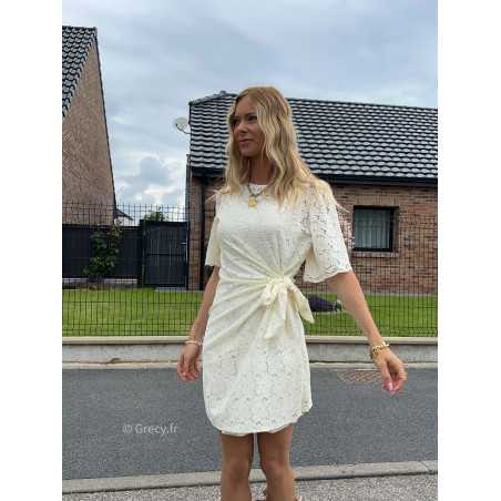 robe courte dentelles nouée chic cérémonie blanc été Summer 2024 mode tendance grecy look