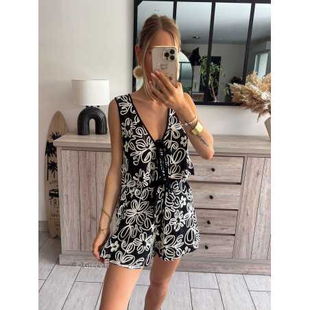 ensemble short et gilet sans manches noir et blanc broderies fleurs brodées boutonné chic soirée mode tendance grecy été 2024