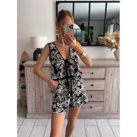 ensemble short et gilet sans manches noir et blanc broderies fleurs brodées boutonné chic soirée mode tendance grecy été 2024