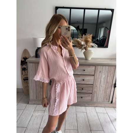 ensemble short chemise gaze de coton rose dentelles grecy printemps été 2024 fluide léger mode look ootd