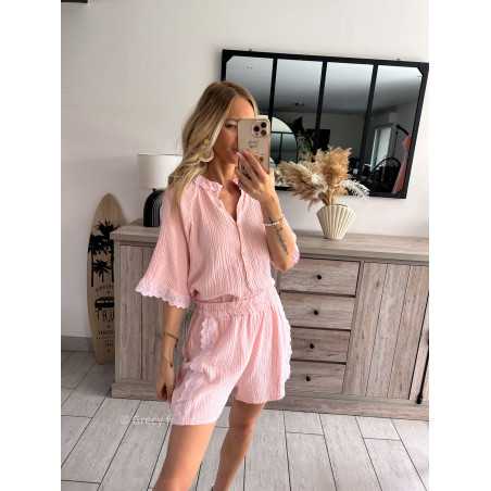 ensemble short chemise gaze de coton rose dentelles grecy printemps été 2024 fluide léger mode look ootd