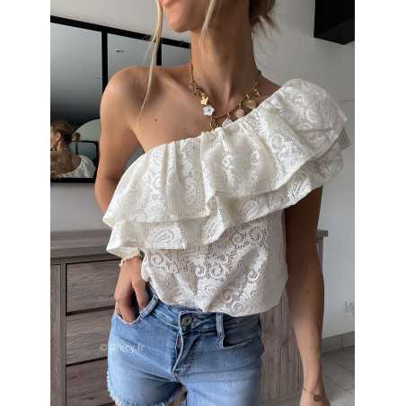 Top asymétrique blanc dentelles volants motifs une épaule grecy look tenue mode tendance