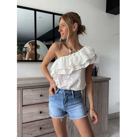 Top asymétrique blanc dentelles volants motifs une épaule grecy look tenue mode tendance