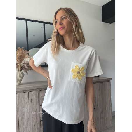 Tshirt fleur jaune brodée broderie grecy mode tendance outfit look