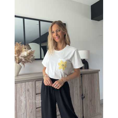 Tshirt fleur jaune brodée broderie grecy mode tendance outfit look