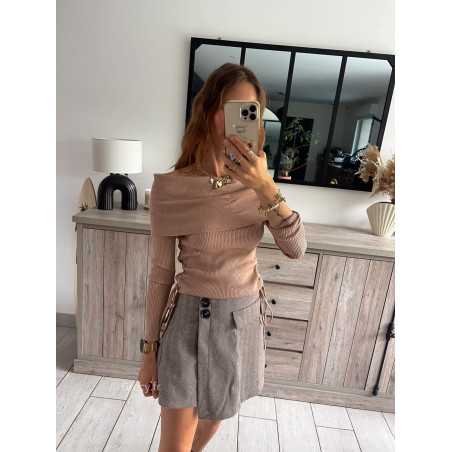 Pull fin taupe col bateau marron épaules dénudées automne 2024 tendance look ootd grecy