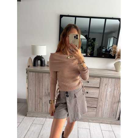 Pull fin taupe col bateau marron épaules dénudées automne 2024 tendance look ootd grecy