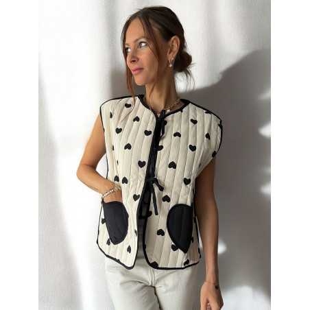 veste matelassée sans manches motifs coeurs écru blanc noir automne hiver 2024 mode tendance grecy