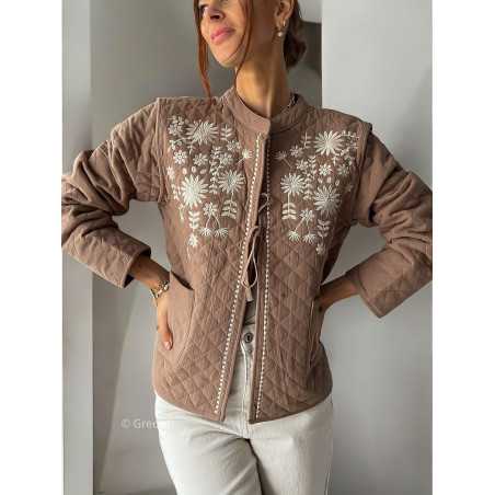 Veste matelassée brodée taupe automne hiver 2024 mode tendance grecy ootd outfit look chic