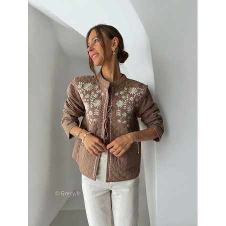 Veste matelassée brodée taupe automne hiver 2024 mode tendance grecy ootd outfit look chic