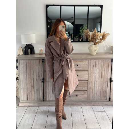 manteau long taupe marron chaud hiver ceinturé chic grecy mode ootd tenue outfit look automne 2024