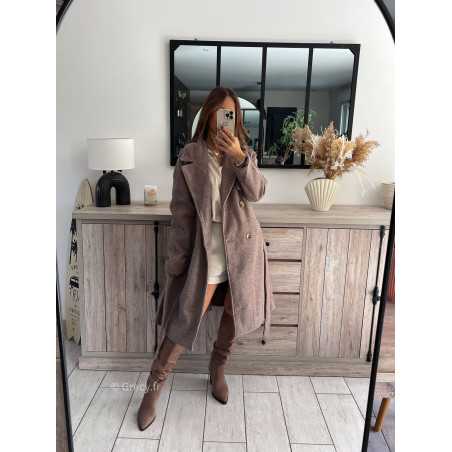 manteau long taupe marron chaud hiver ceinturé chic grecy mode ootd tenue outfit look automne 2024