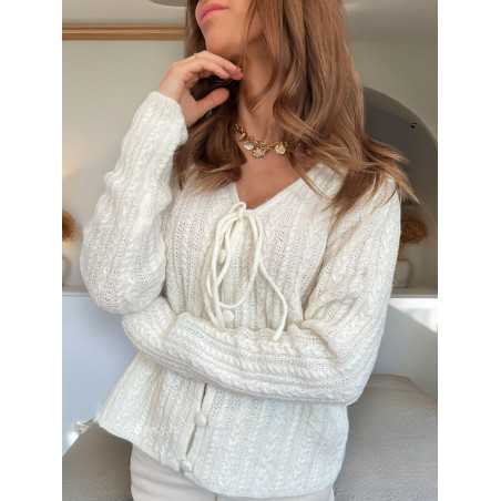 Gilet blanc maille torsadée mohair boutonné mode tendance grecy mode outfit look automne hiver