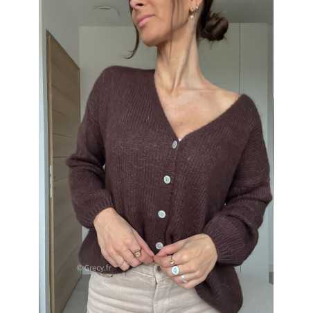 gilet cardigan marron chocolat mohair maille mode tendance look grecy automne hiver 2024 2025 chaud