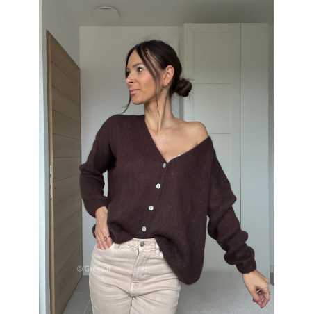 gilet cardigan marron chocolat mohair maille mode tendance look grecy automne hiver 2024 2025 chaud