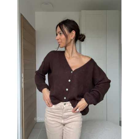 gilet cardigan marron chocolat mohair maille mode tendance look grecy automne hiver 2024 2025 chaud