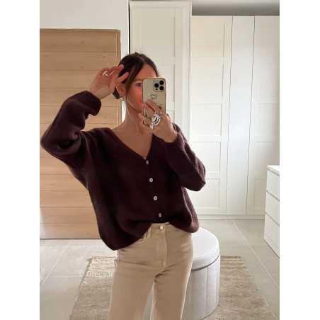 gilet cardigan marron chocolat mohair maille mode tendance look grecy automne hiver 2024 2025 chaud