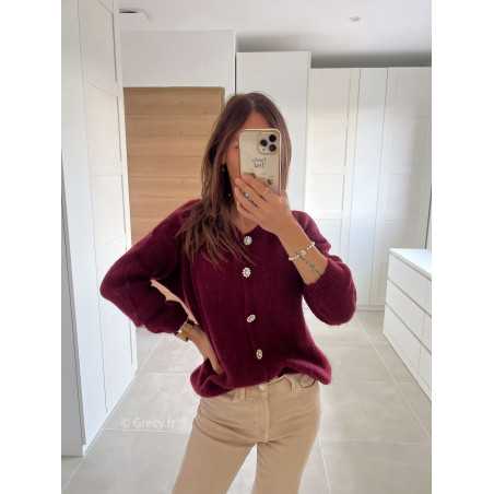 gilet cardigan bordeaux mohair maille boutons bijoux strass mode tendance look grecy automne hiver 2024 2025 chaud