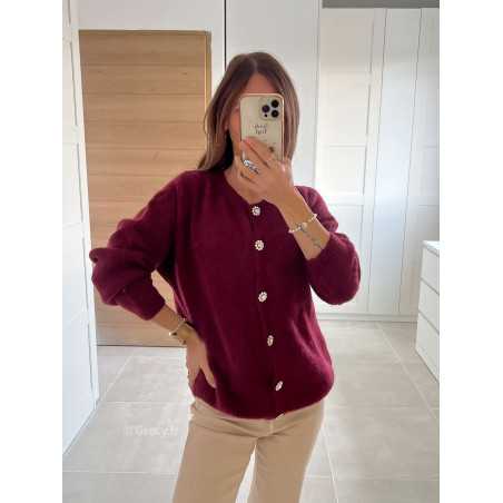 gilet cardigan bordeaux mohair maille boutons bijoux strass mode tendance look grecy automne hiver 2024 2025 chaud