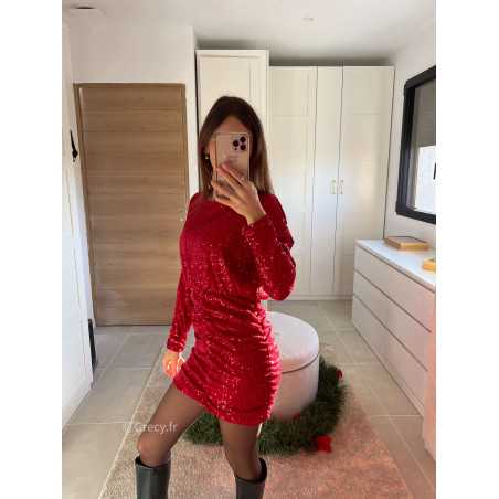 robe courte rouge manches longues sequins pailleté dorée or ouverte côté fendue noël fêtes mode tendance look grecy hiver