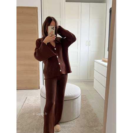 ensemble cosy cocooning marron pantalon maille gilet cardigan tendance mode grecy look automne hiver 2024