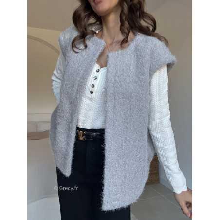 Gilet sans manches fausse fourrure gris clair grecy look tendance 2025