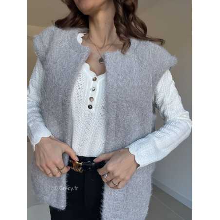 Gilet sans manches fausse fourrure gris clair grecy look tendance 2025