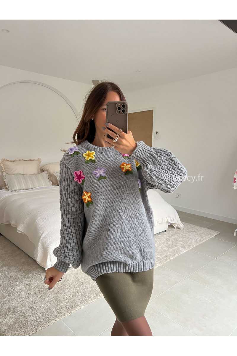 Pull gris fleurs relief fleuri mode tenue look intemporel grecy e-shop